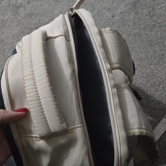 Travel backpack with shoe pouch - Picture 3 of 6